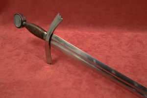 Espada Medieval pomo redondo en hierro y puno de cuero.2